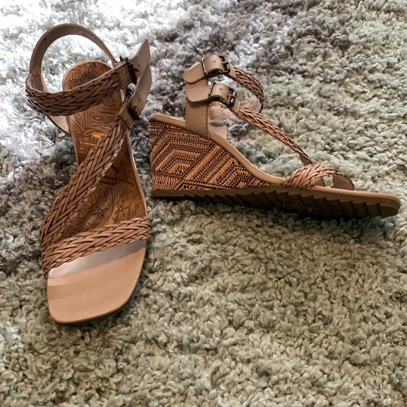 Blowfish Wedge Sandals - Picture 4 of 4
